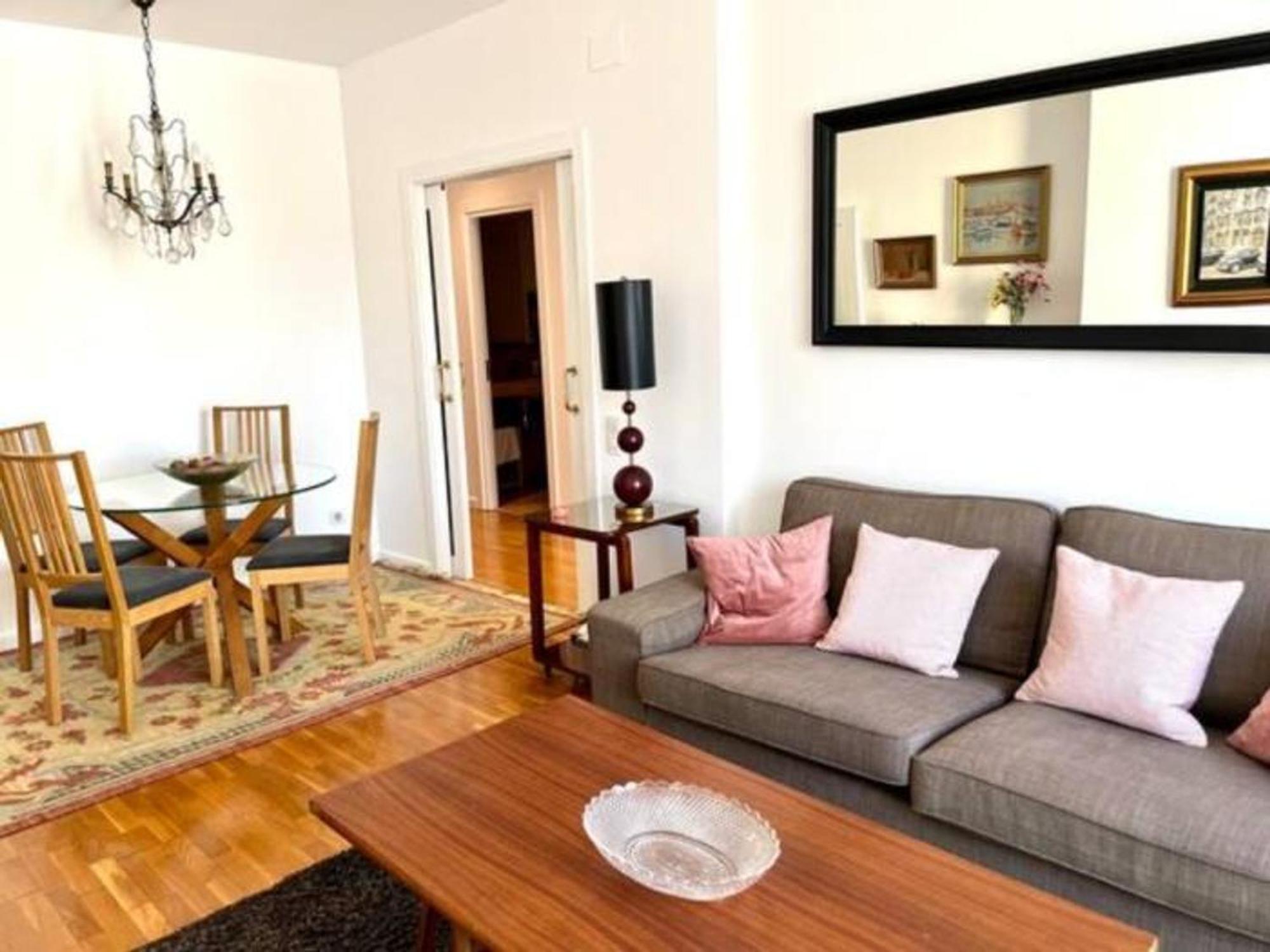 Apartamento Con 2 Dormitorios, Elegante Y Centrico En Rambla Catalunya - Es-341-2 *